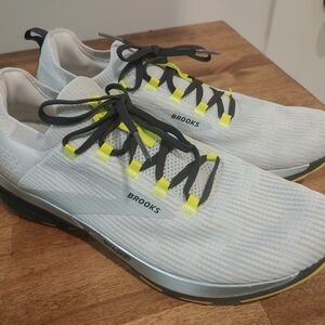 Brooks Ricochet 2 Men's Size 13 Excellent Condition